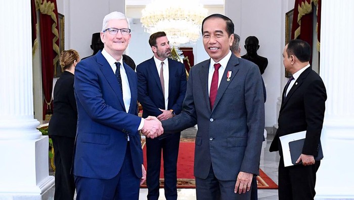 Jokowi Wants Persuade Apple Boss Make iPhone Cs Factory in RI